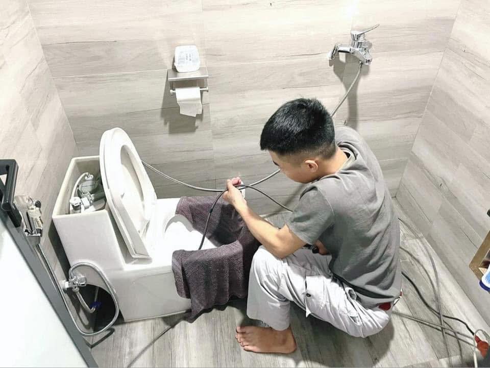 Thông tắc bồn cầu Thanh Xuân: 7 bí quyết hiệu quả giúp bạn xử lý nhanh Thông tắc bồn cầu Thanh Xuân bằng công nghệ hiện đại