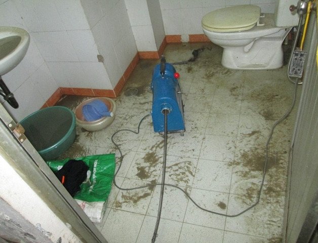 Thông tắc cống tại Đống Đa: 7 bí quyết hiệu quả bạn nên biết Khi nào cần gọi dịch vụ thông tắc cống tại Đống Đa?